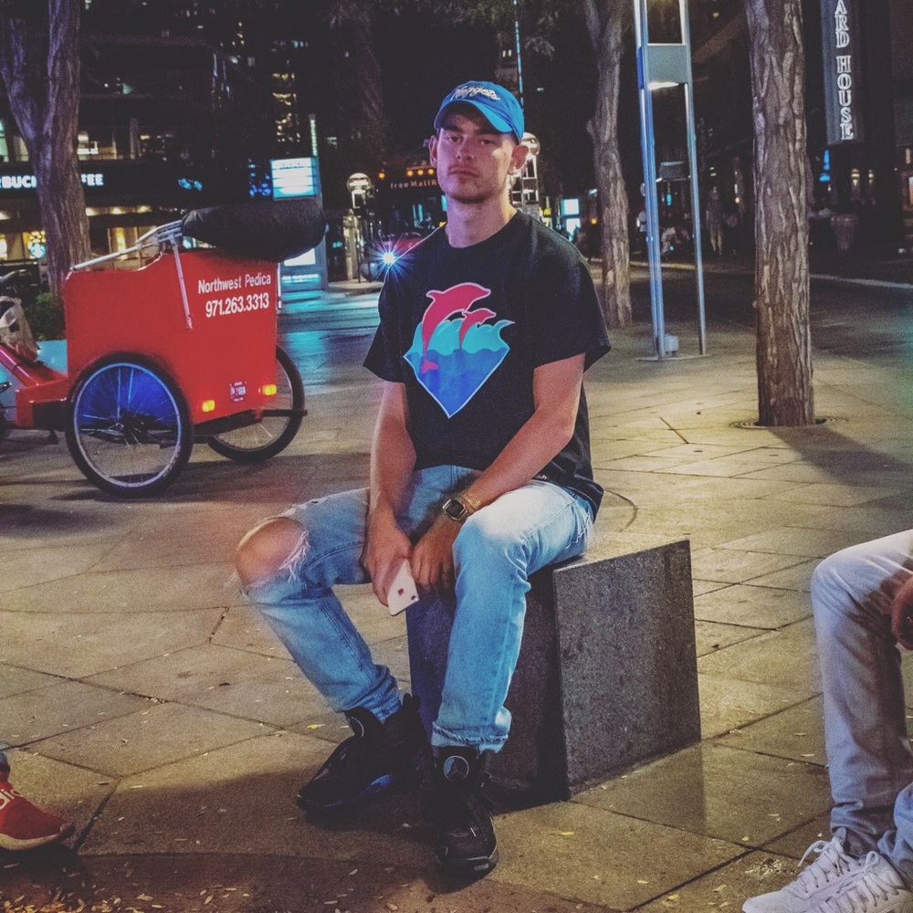 Meet your Posher, Brenton,Instagram:@everythingvtg